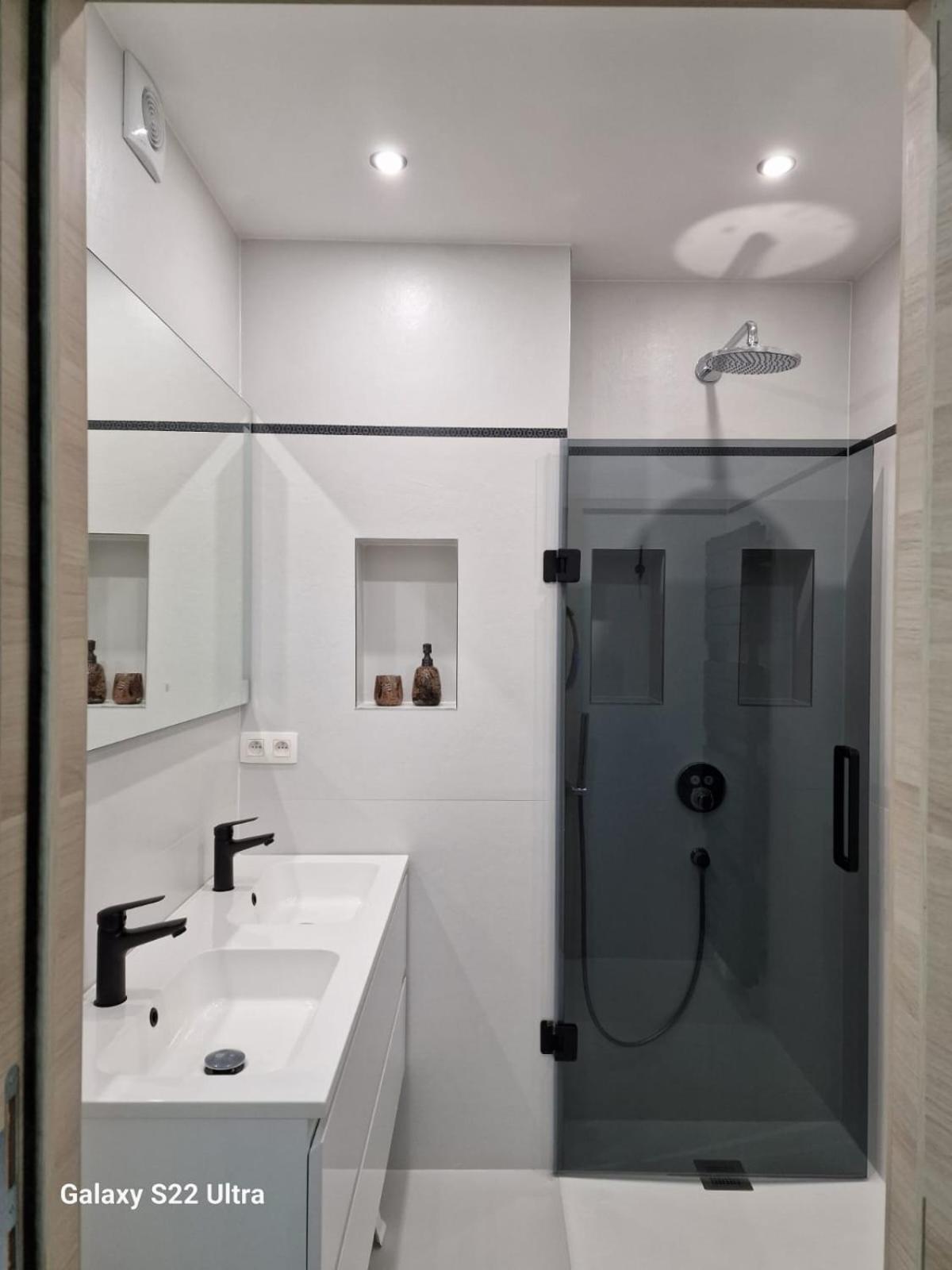 Luxury Renovated 3 Rooms Apartment Oostende Exterior foto